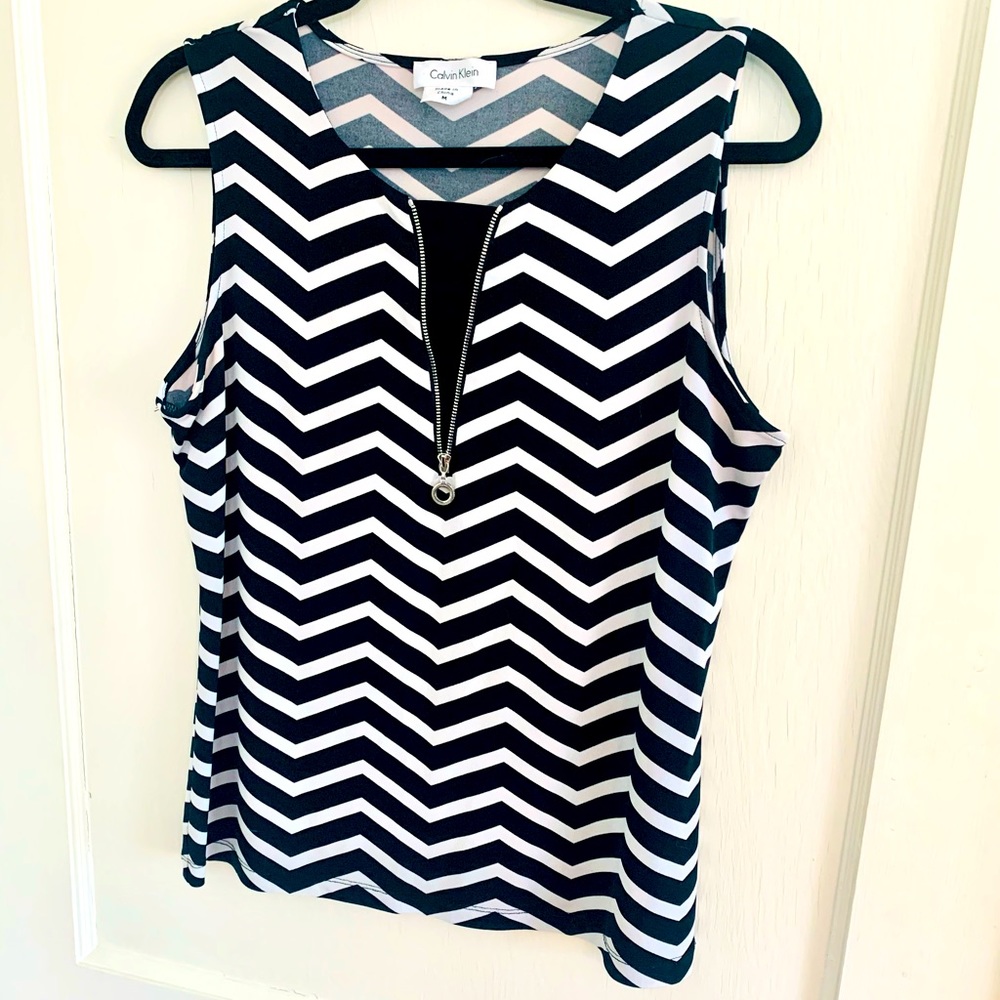Calvin Klein Chevron Print Top - Picture 2 of 4